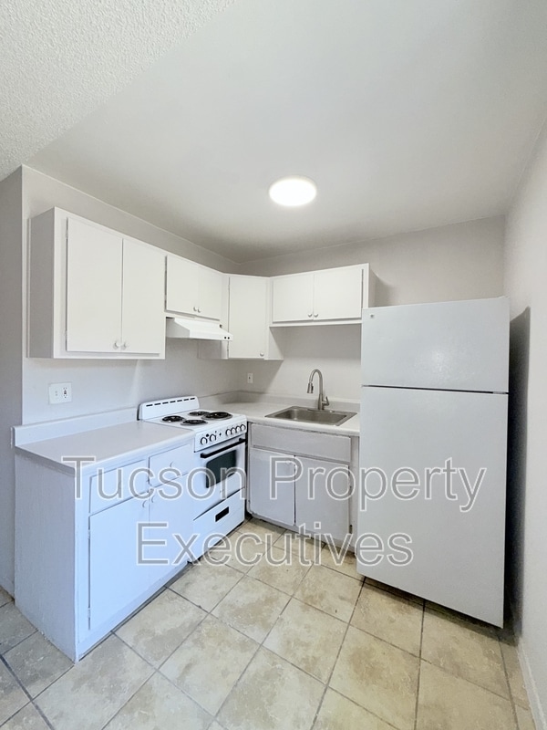 Building Photo - 3810 E Monte Vista Dr
