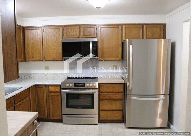 Building Photo - 3 bedroom 1.75 bath home on Peacock Hill