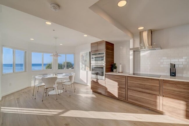 Building Photo - 17852 Lee Ave