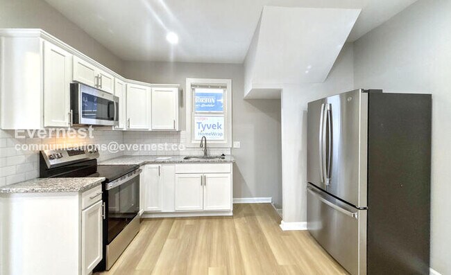 Foto del edificio - 3 Bed/1.5 Bath Home with Fenced Yard / Pet-Friendly / Available Now!