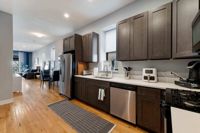 Foto del edificio - 109 S Paulina St