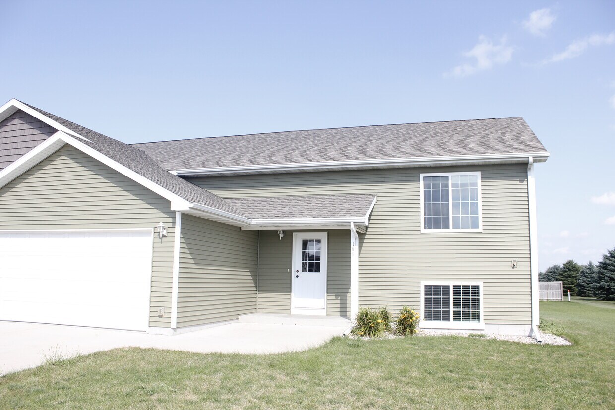 Exterior - 106 Brittany Ave