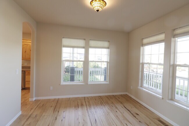 Building Photo - 3/2 Home SW Redmond near the Greens