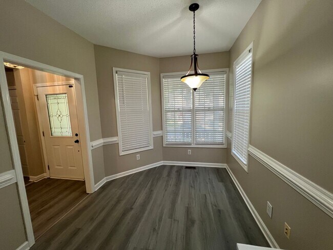 Foto del edificio - 7706 Astoria Pl