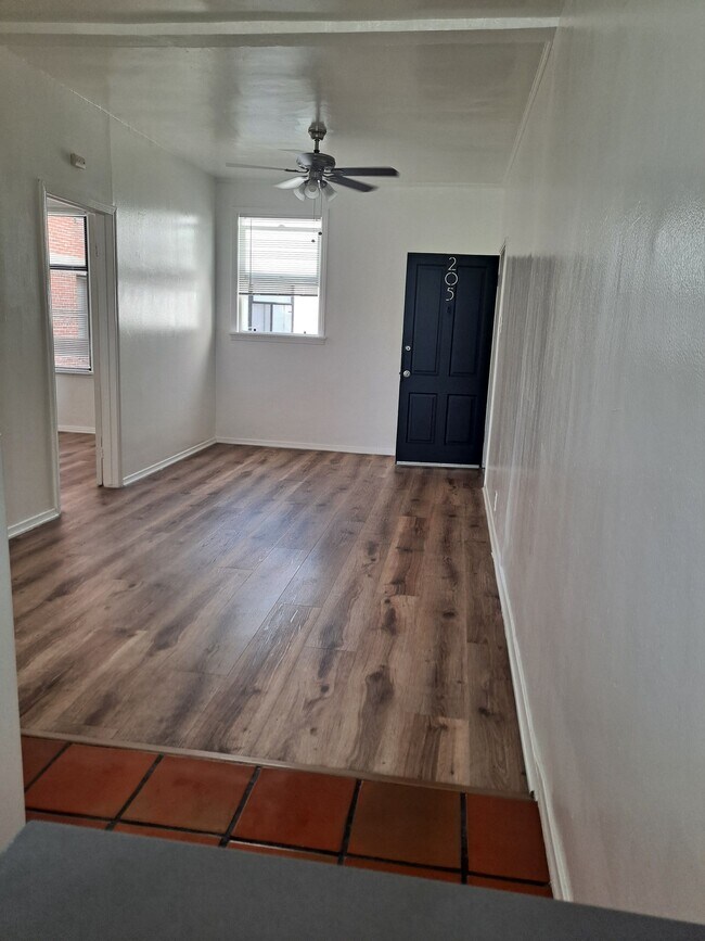Foto del edificio - 6234 De Longpre Ave
