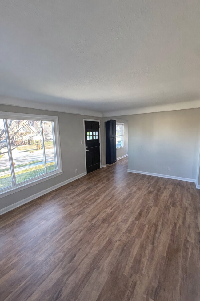 Building Photo - 6707 Laverne Ave