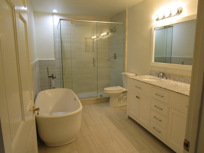 Master BedroomEn-Suite Bathroom - 4817 Sylmar Ave