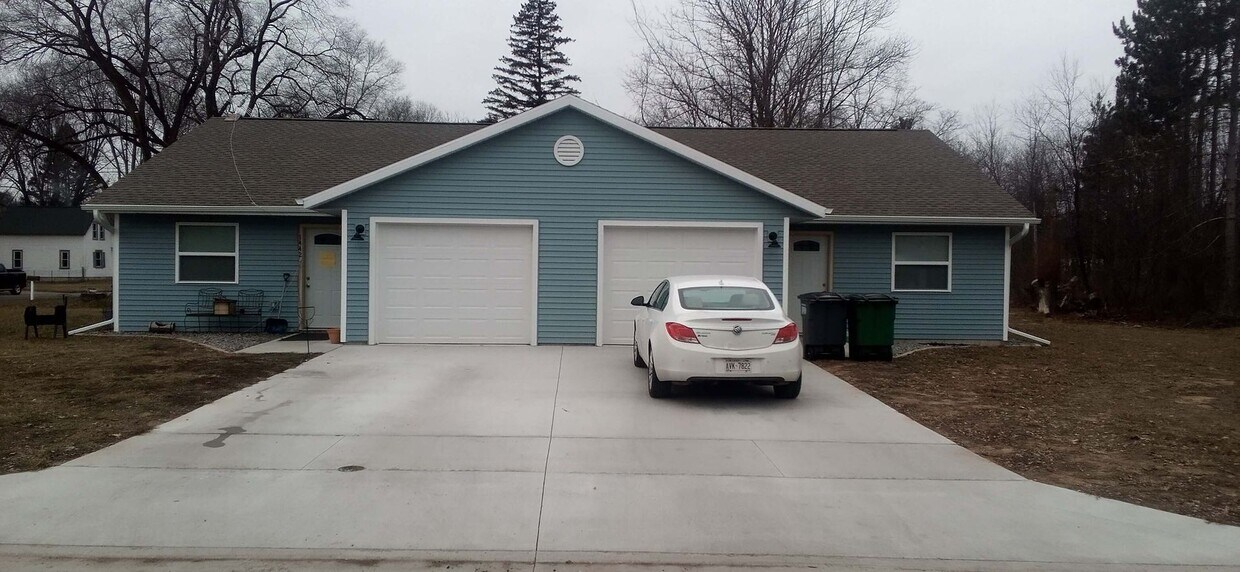 Foto principal - 2 Bedroom Duplex