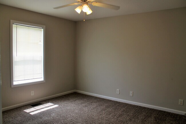 Foto del edificio - 940 Kingsbury Dr