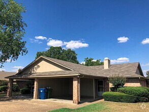 Building Photo - 200-202-202 Aztec Dr