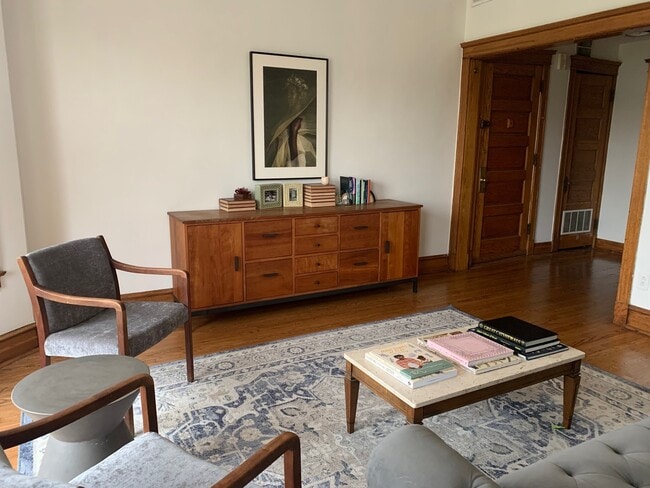 Foto del edificio - 3341 W Adams St