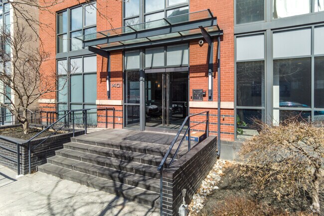 Entrada - Q14 Condominiums