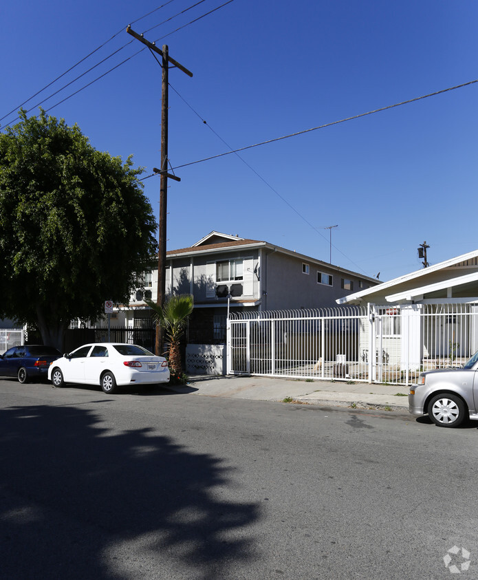 Building Photo - 969 S Kenmore Ave