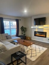 Building Photo - 4521 SE Ember Ln