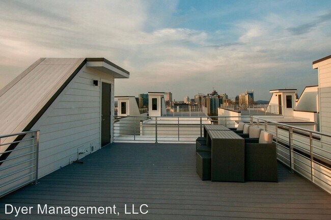 Building Photo - 4 br, 3.5 bath House - 1015 11th Ave S