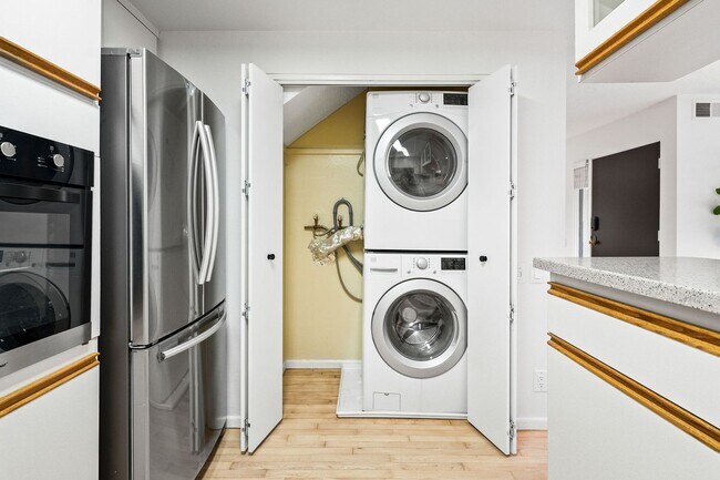 Foto del edificio - Natural Sunlight in every room, Palos Verdes Estates