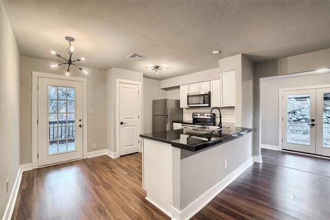 Foto del edificio - 5909 Lago Vista Way