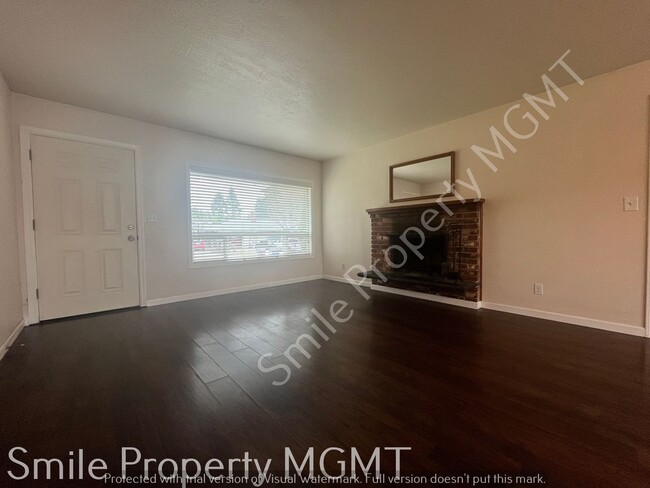 Building Photo - single house