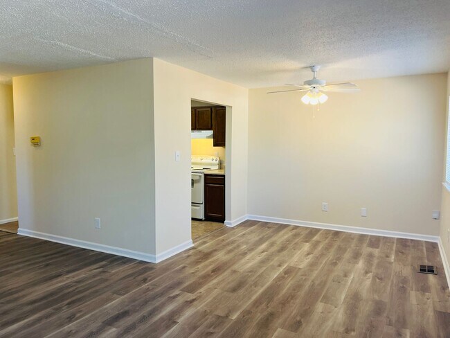 Foto del edificio - 13-15 Oakmount Dr