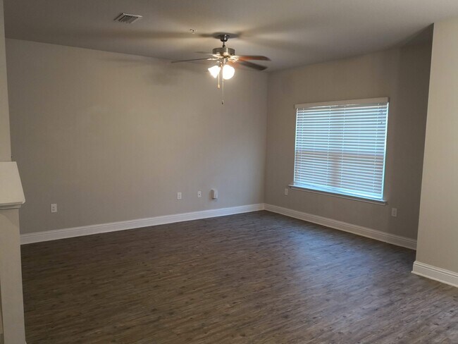 Building Photo - 6811 Spaniel Dr
