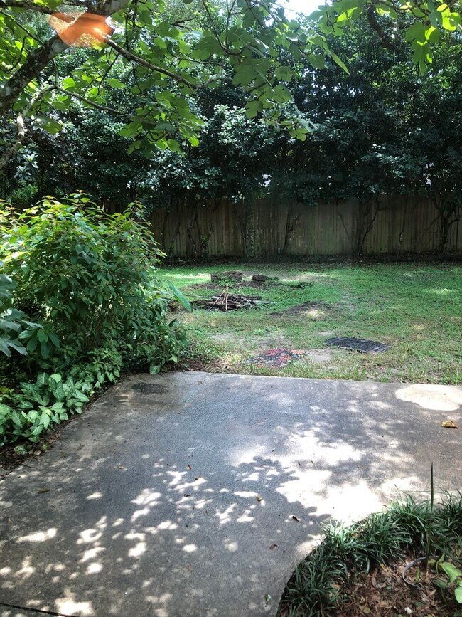 Foto del edificio - This home is truly a must see.