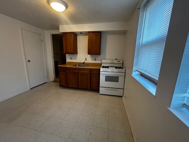 Building Photo - 106 Lynnwood Ave