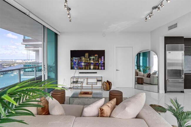 Foto del edificio - 900 Biscayne Blvd