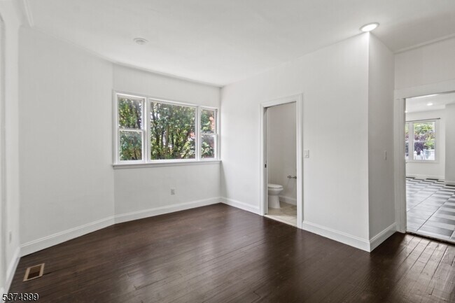 Foto del edificio - 512-514 Broadway