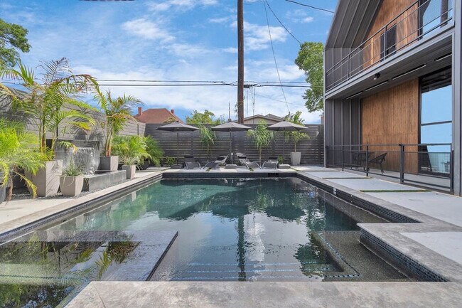 Foto del edificio - 2703 Blodgett St