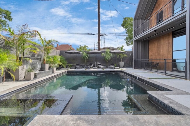 Building Photo - 2703 Blodgett St