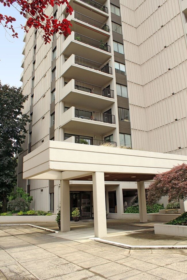 Building Photo - 2309 SW 1st Ave