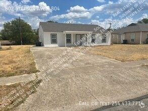 Building Photo - 802 Stetson Ave