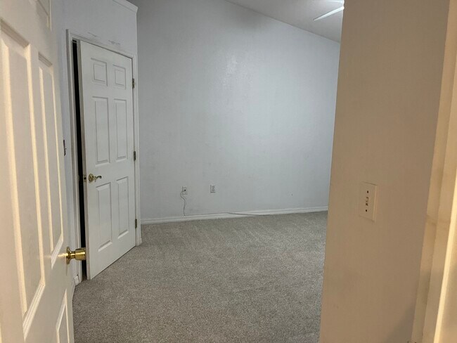 Building Photo - 141 Reserve Cir
