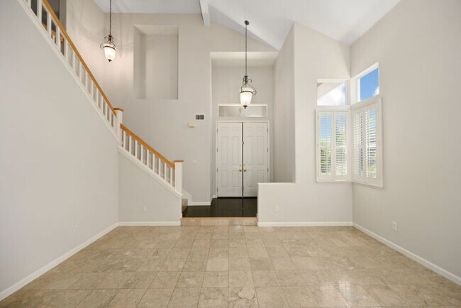 Building Photo - 393 Squirrel Ridge Way