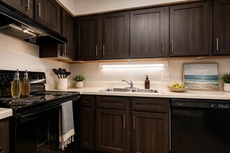 Building Photo - River Park Tower Apartment Homes