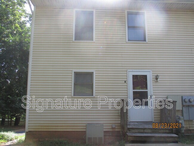 Building Photo - 1611 3rd St