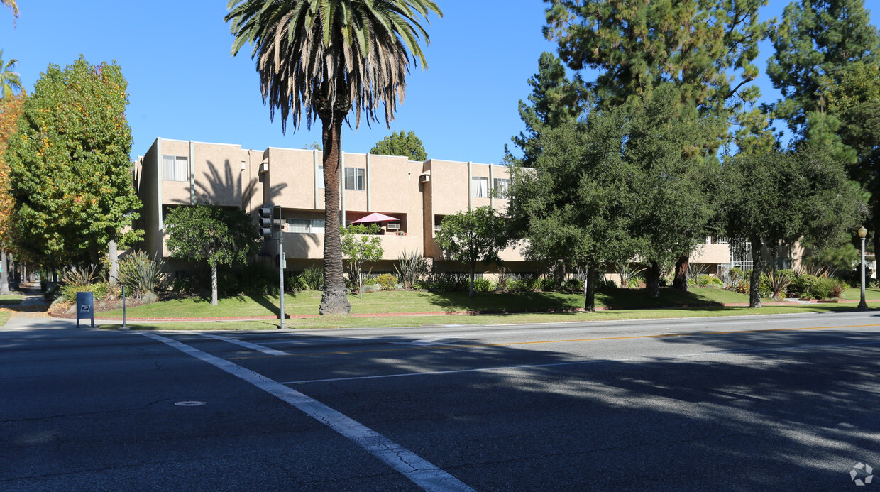 Primary Photo - 1425 Orange Grove Blvd