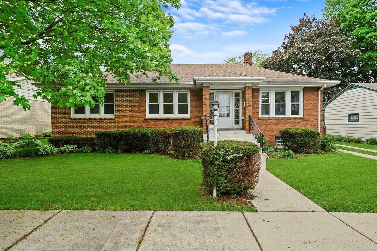 516 N Alfred Ave, Elgin, IL 60123 House Rental in Elgin, IL