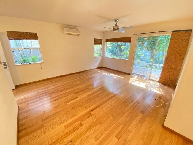 Foto del edificio - LOCATION, LOCATION, LOCATION!