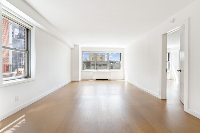 Foto del edificio - 60 W 13th St