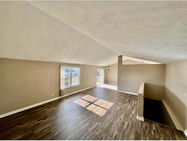 Building Photo - 3063 Bauer Dr