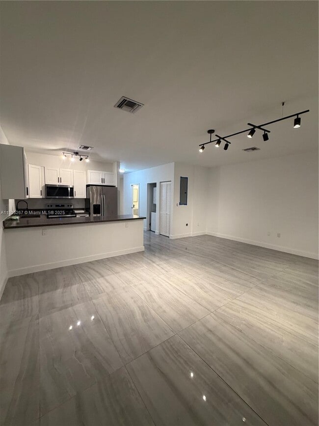 Foto del edificio - 932 SW 10th St