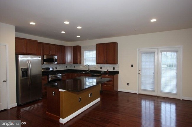 Building Photo - 420 Esmond Pl