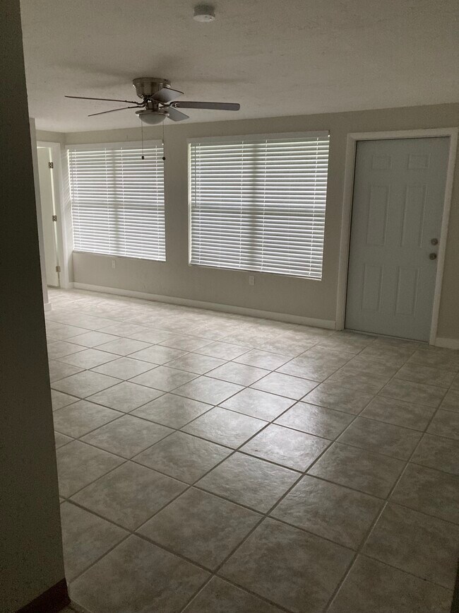 Foto del edificio - 5312 16th St W