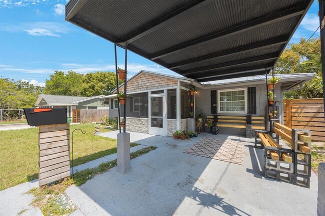 Building Photo - 1010 E Fern St