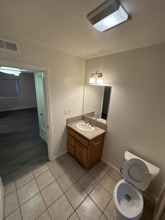 Building Photo - 10934 Hesby St