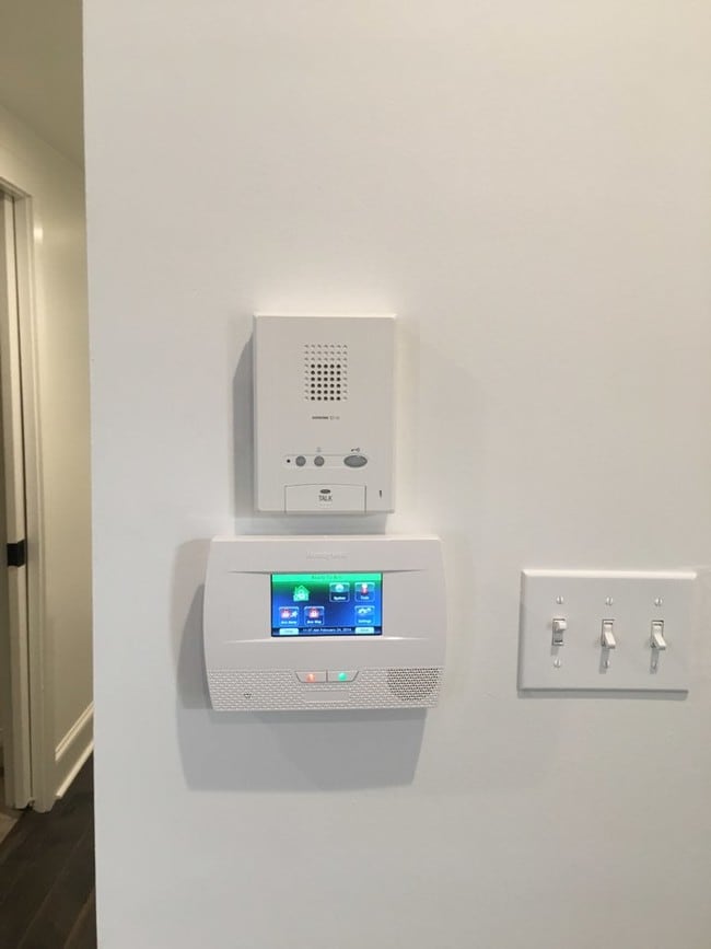 security alarm and intercom - 511 Toulouse St