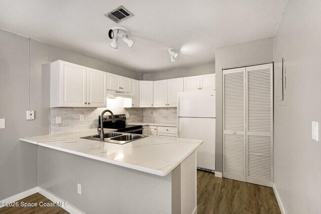 Foto del edificio - 1021 Abada Ct NE