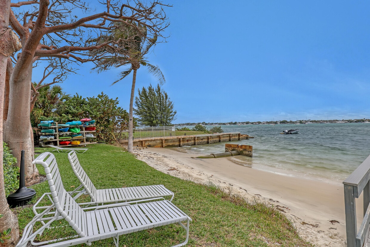 Primary Photo - 5600 N Flagler Dr