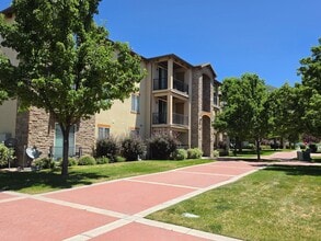 Building Photo - 638 N 400 W